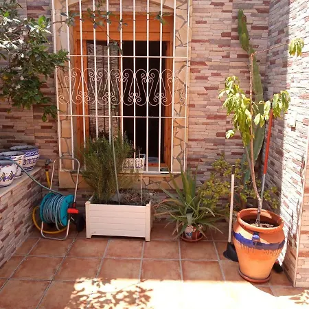 Ideal Couple, Small House With Terrace, Bbq And Area Pool
