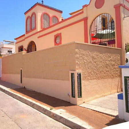 Ideal Couple, Small House With Terrace, Bbq And Area Pool